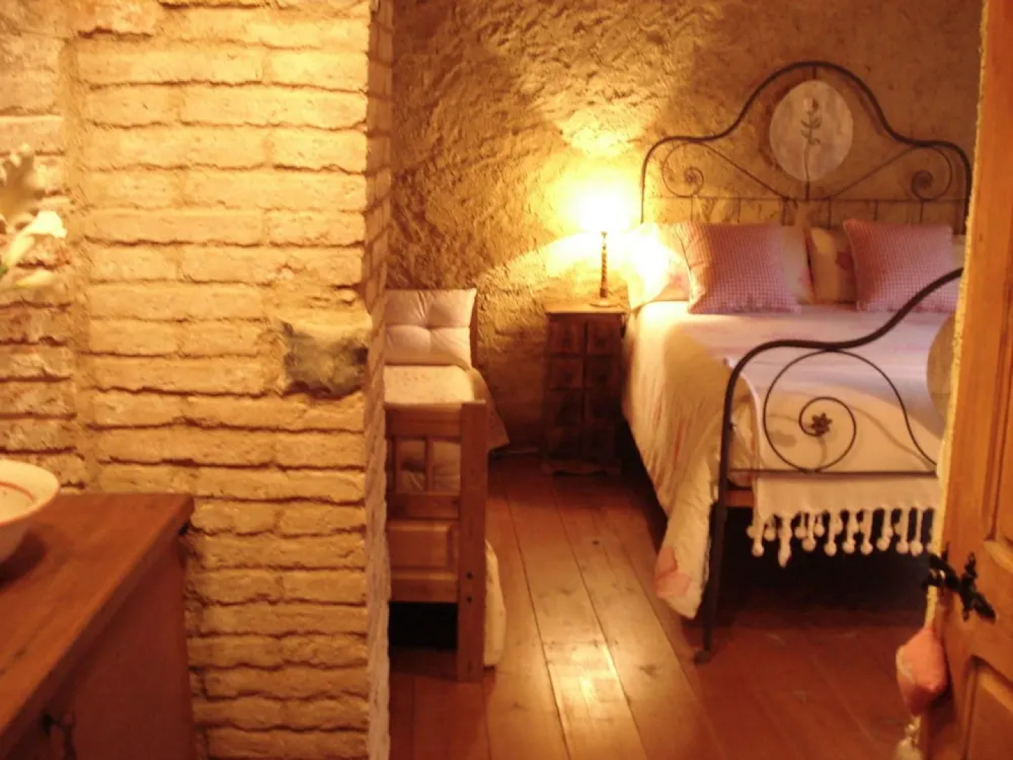 Quaint Cottage in Costa Dorada With Swimming Pool