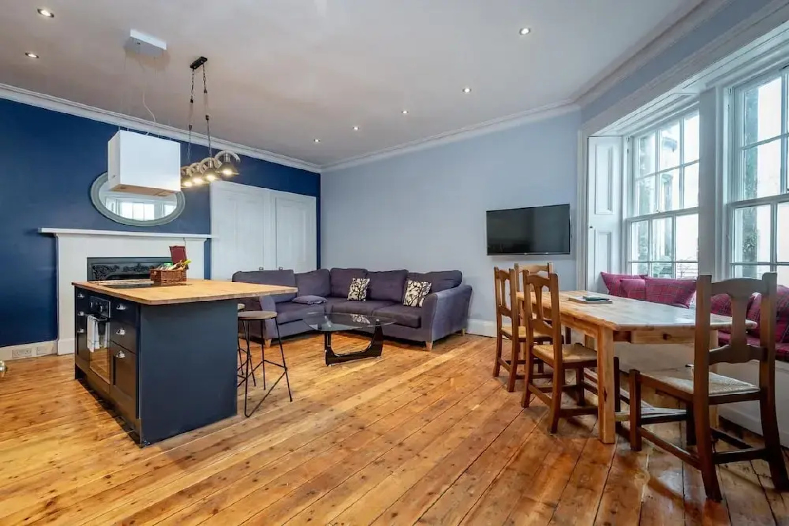 Market Street Apartment Sleeps 6