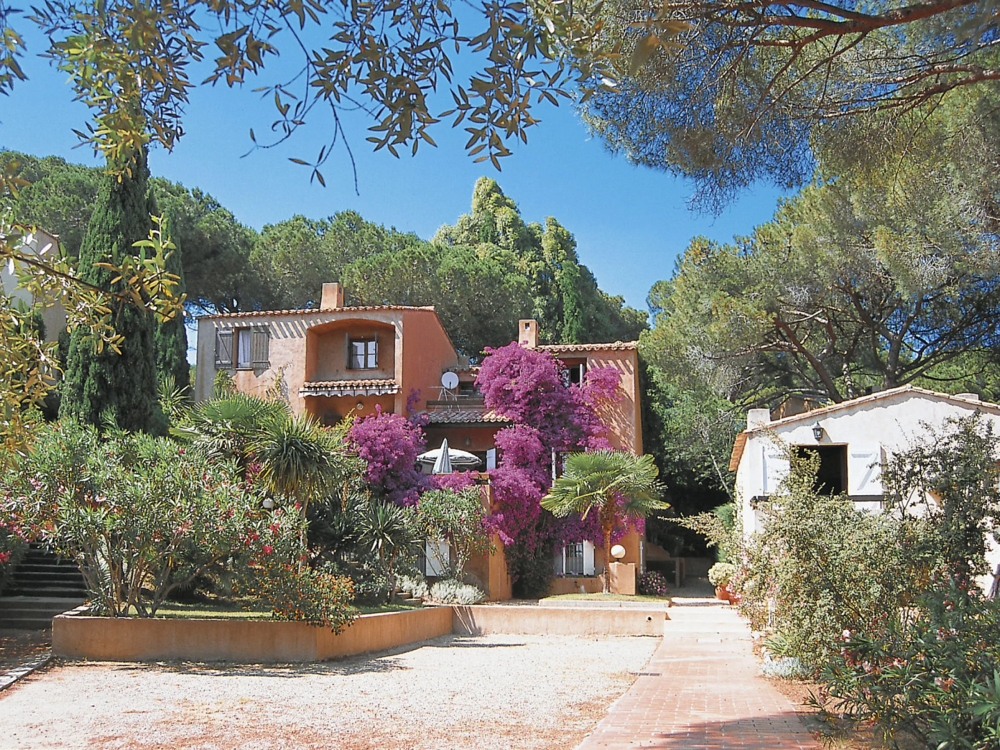 Holiday Home Domaine des Restanques (MAX151)