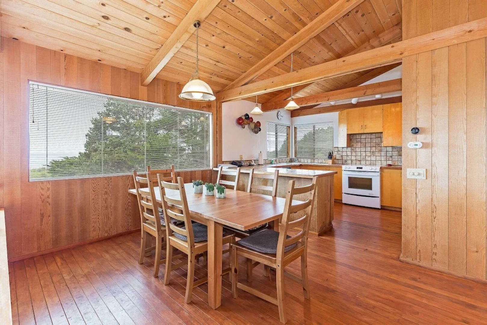 Seaclusion Close to Trails Hot Tub