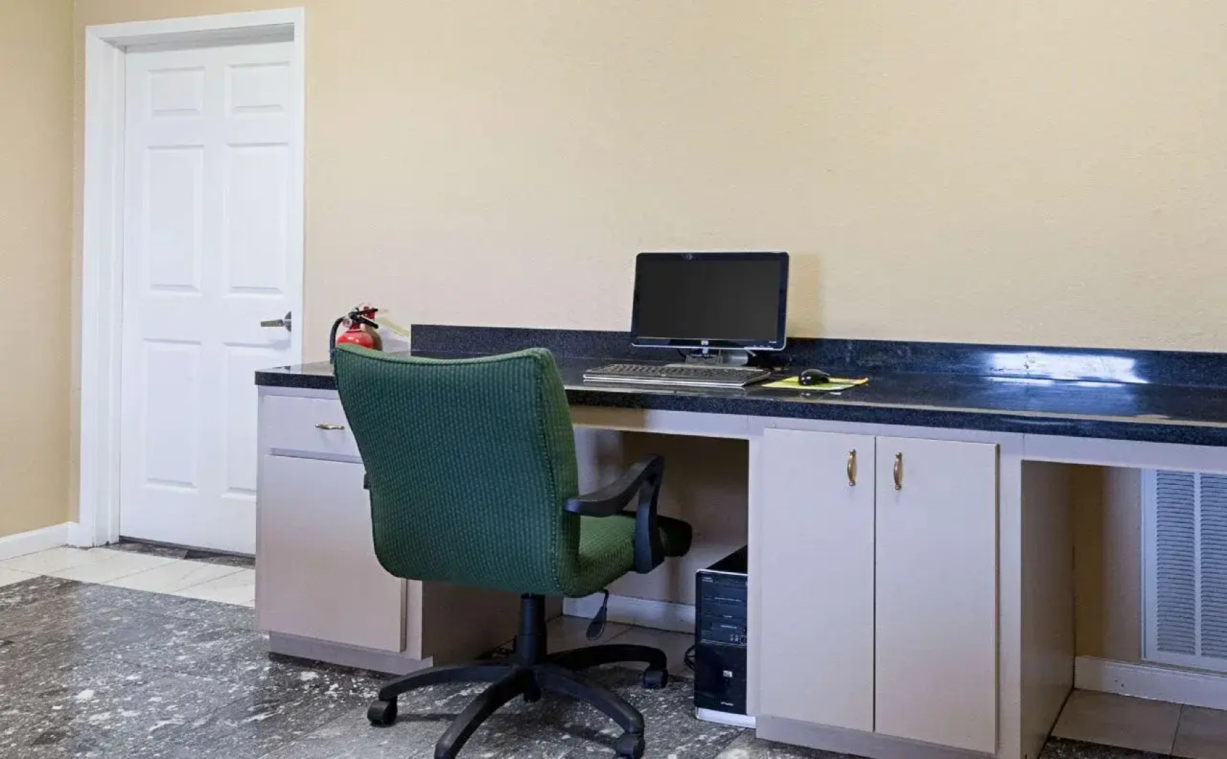 Econo Lodge & Suites