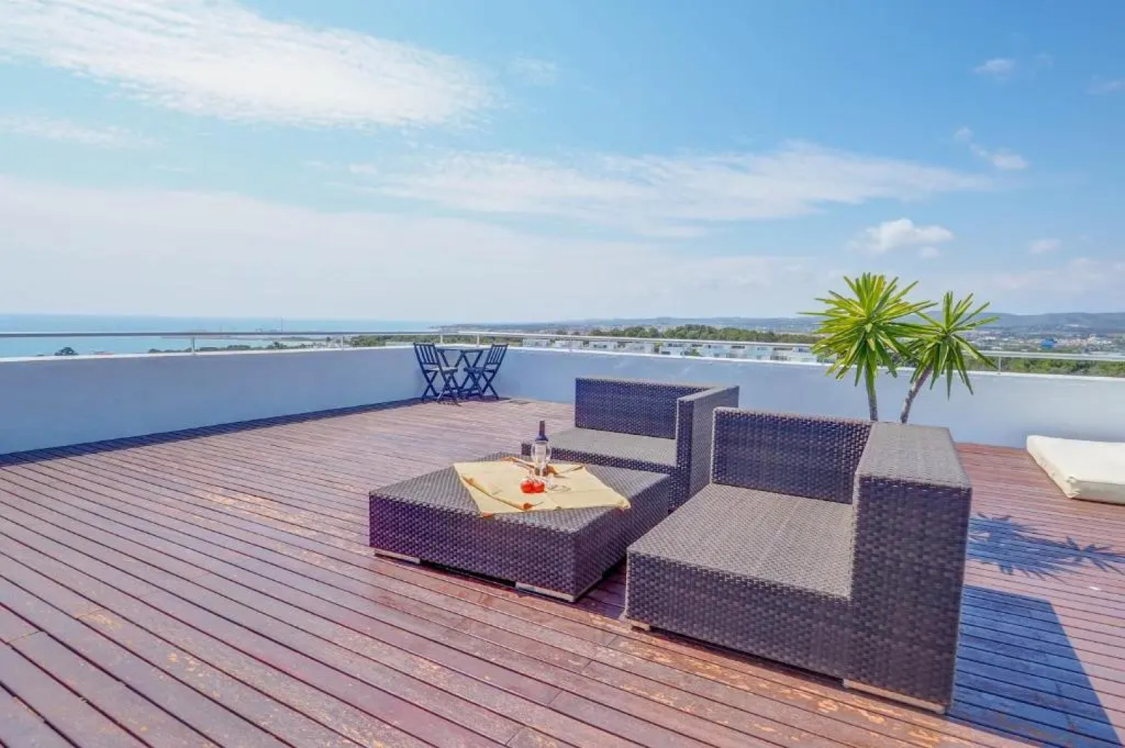 Elora Penthouse with Sea Views by Hello Homes Sitges