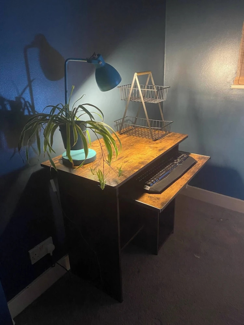 Room in Guest Room - Calm For 3, Handy for Airport, Train Free Parking