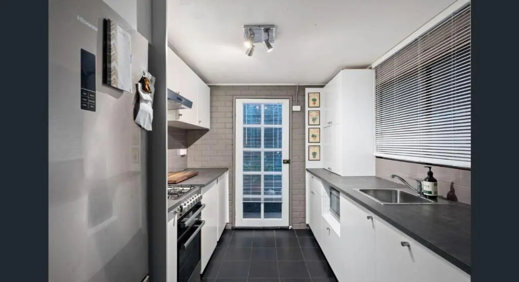 The Weeping Elm - Large and Spacious