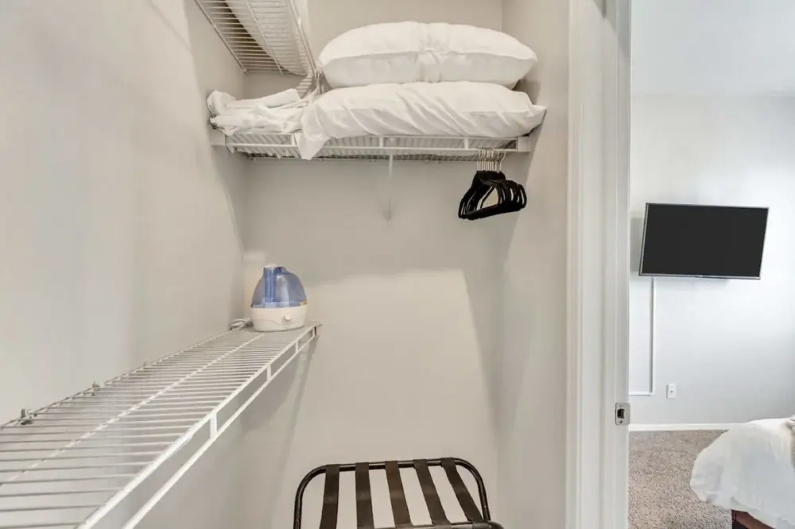 Quiet Apt - Close to Davis Conference - King Bed