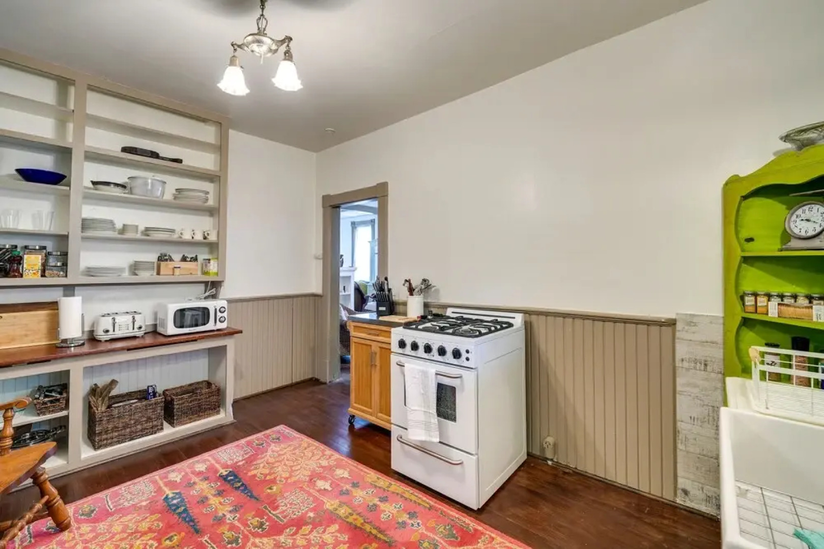 Charming La Conner Vacation Home w/ Fireplace!