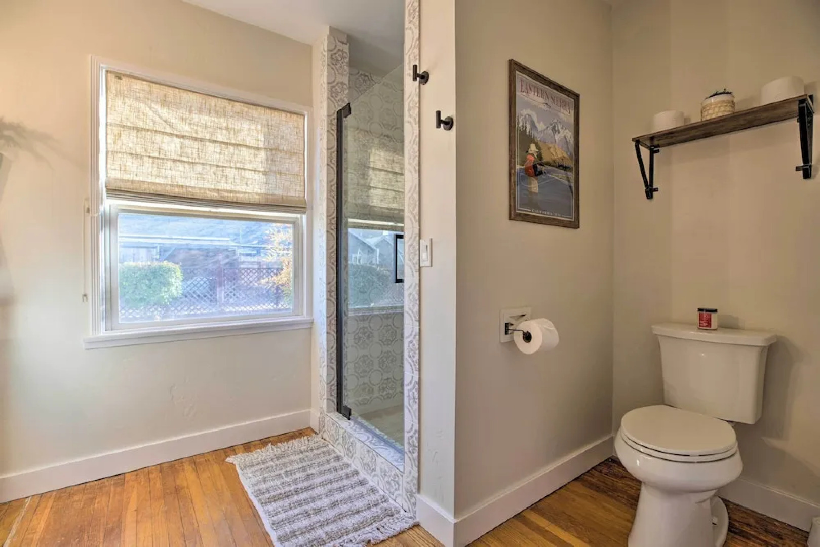 Vintage Bishop House in Downtown w/ Porch Swing!