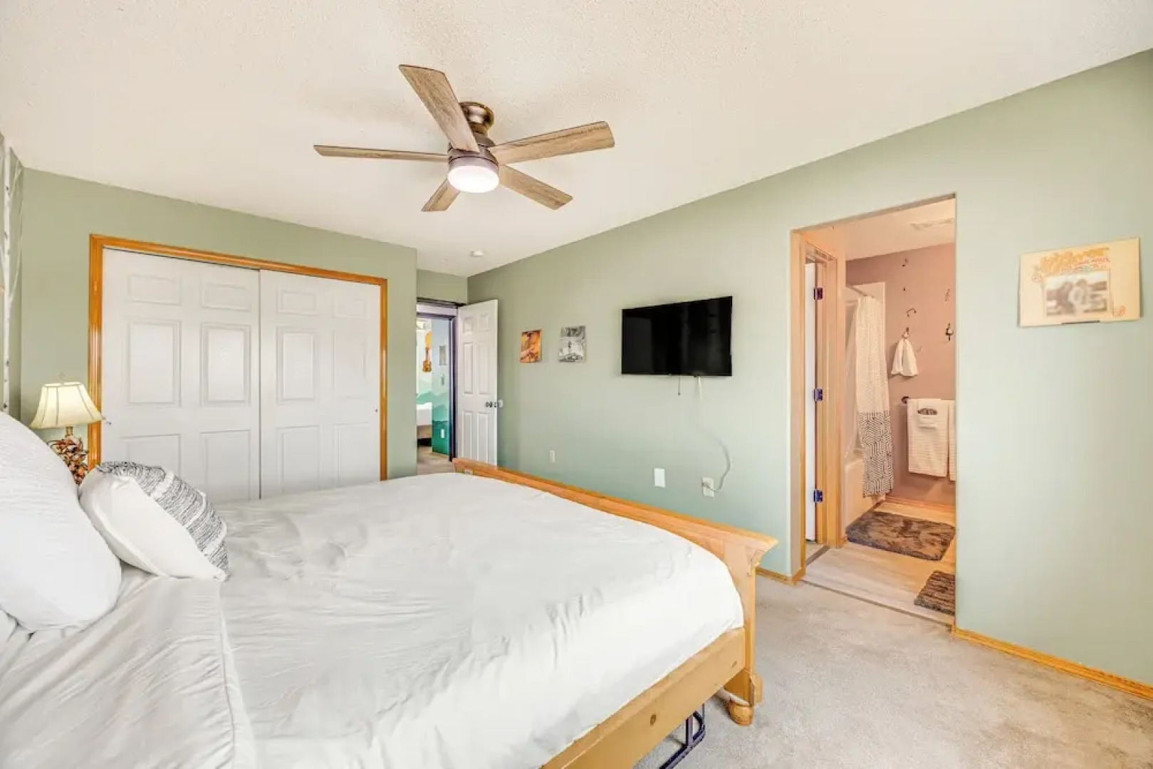 Music-Themed Fountain Home W/ Fireplace & Yard!