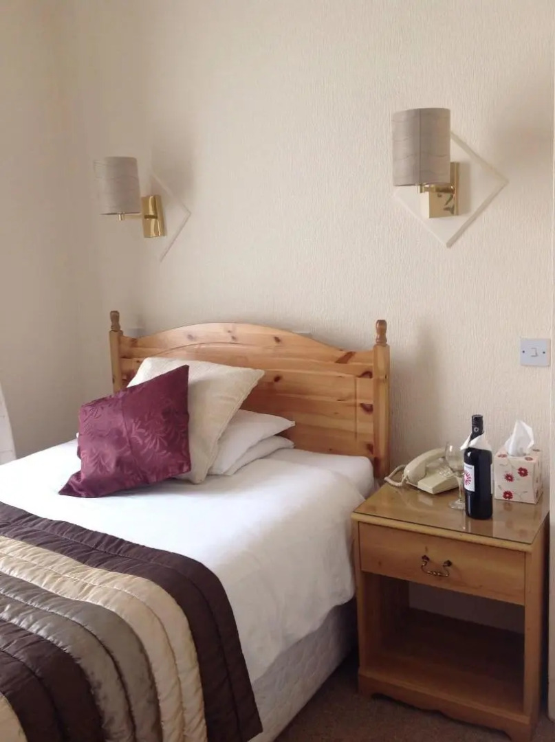 Homesly The George Hotel