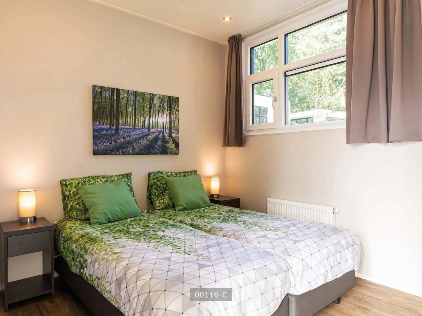 Detached, modern chalet with sauna and spa, in a holiday park, 8 km. from Hoorn