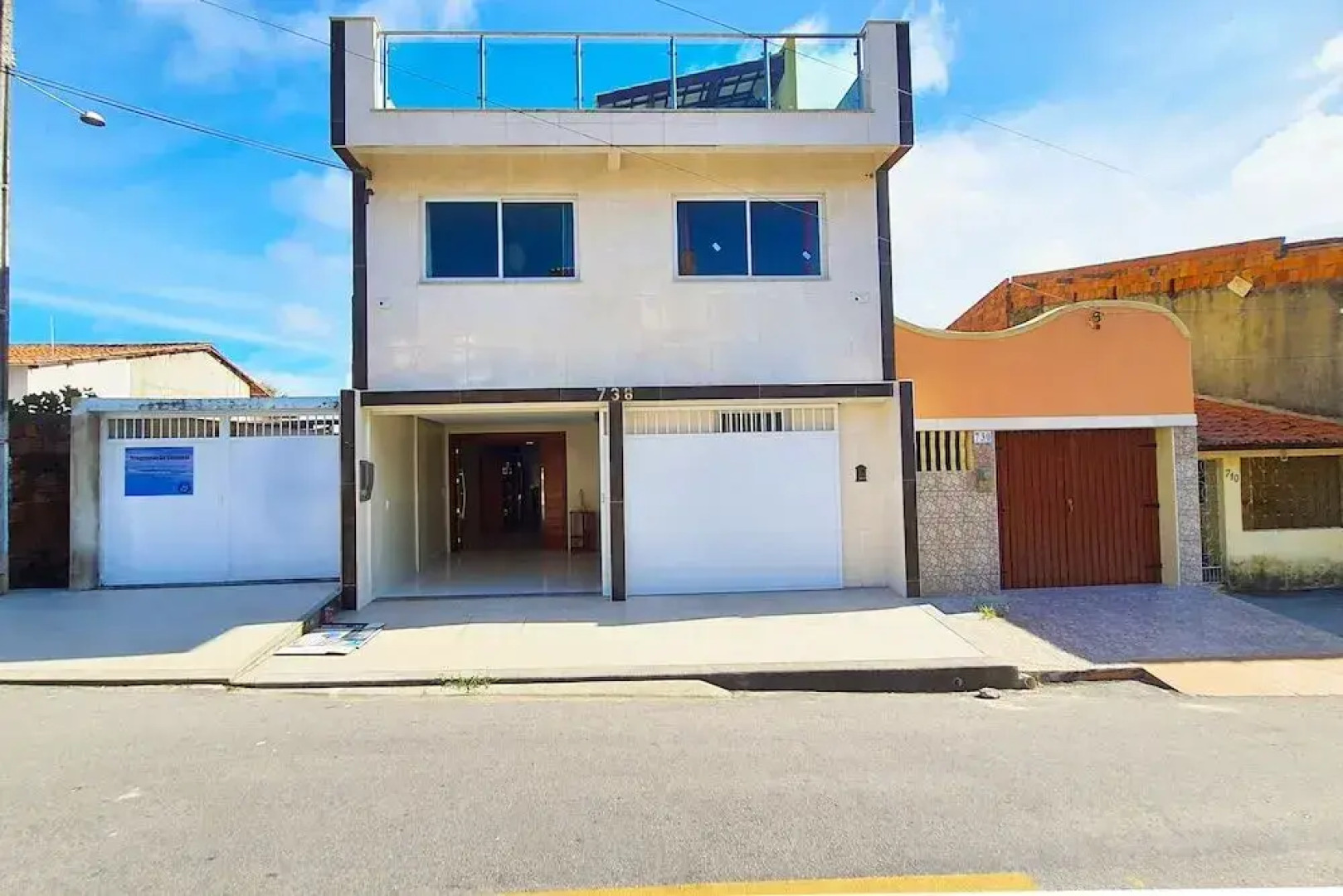 CASA TRíPLEX AO LADO DA PRAIA DO IGUAPE