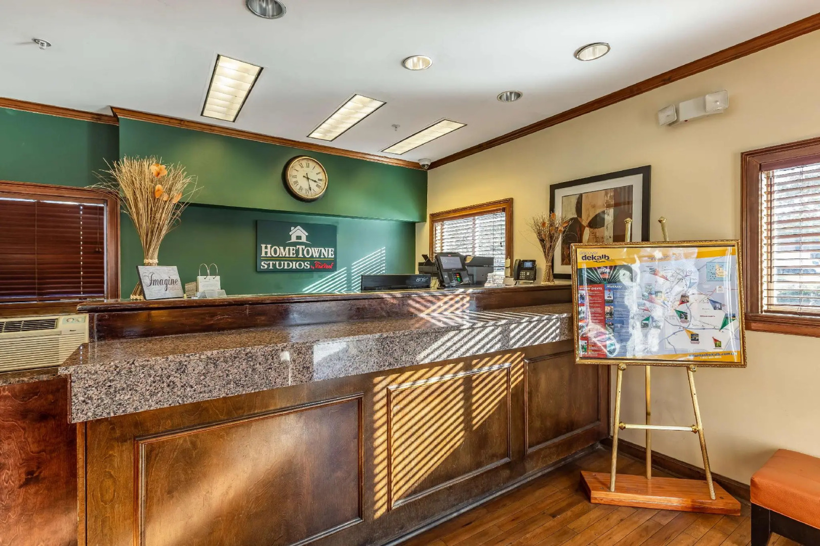 HomeTowne Studios by Red Roof Atlanta - Chamblee