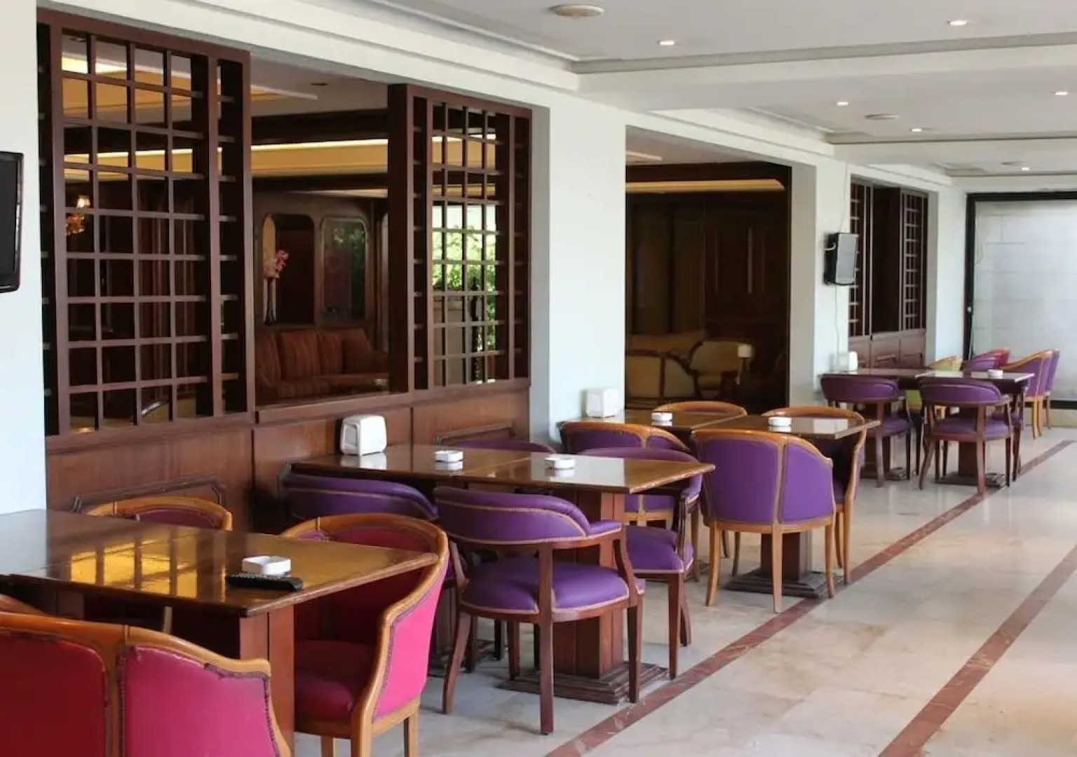 Aquarium Hotel & Resort