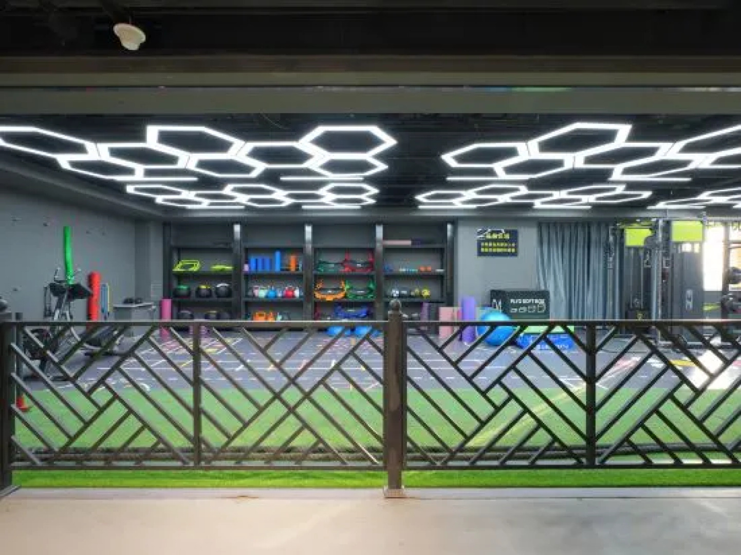 Grand Hotel (Aksu Tianbai Fashion Shopping Center)