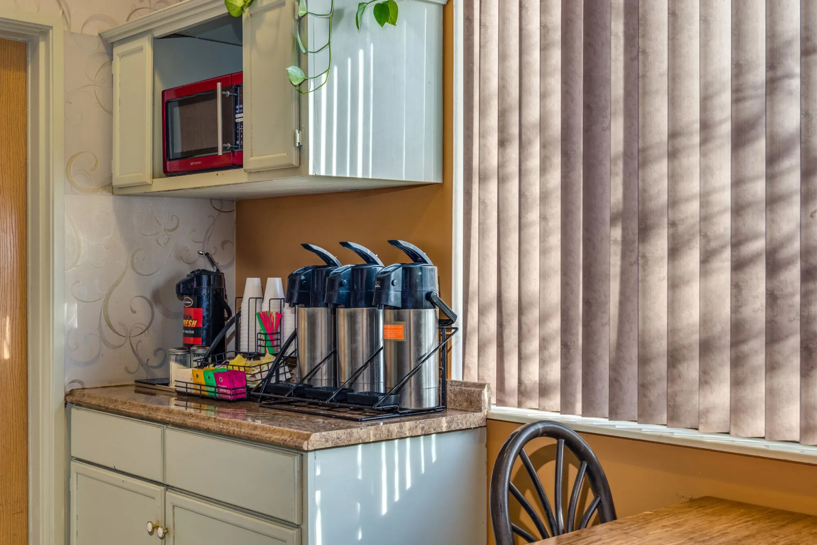 Howard Johnson Hotel & Suites by Wyndham Vancouver