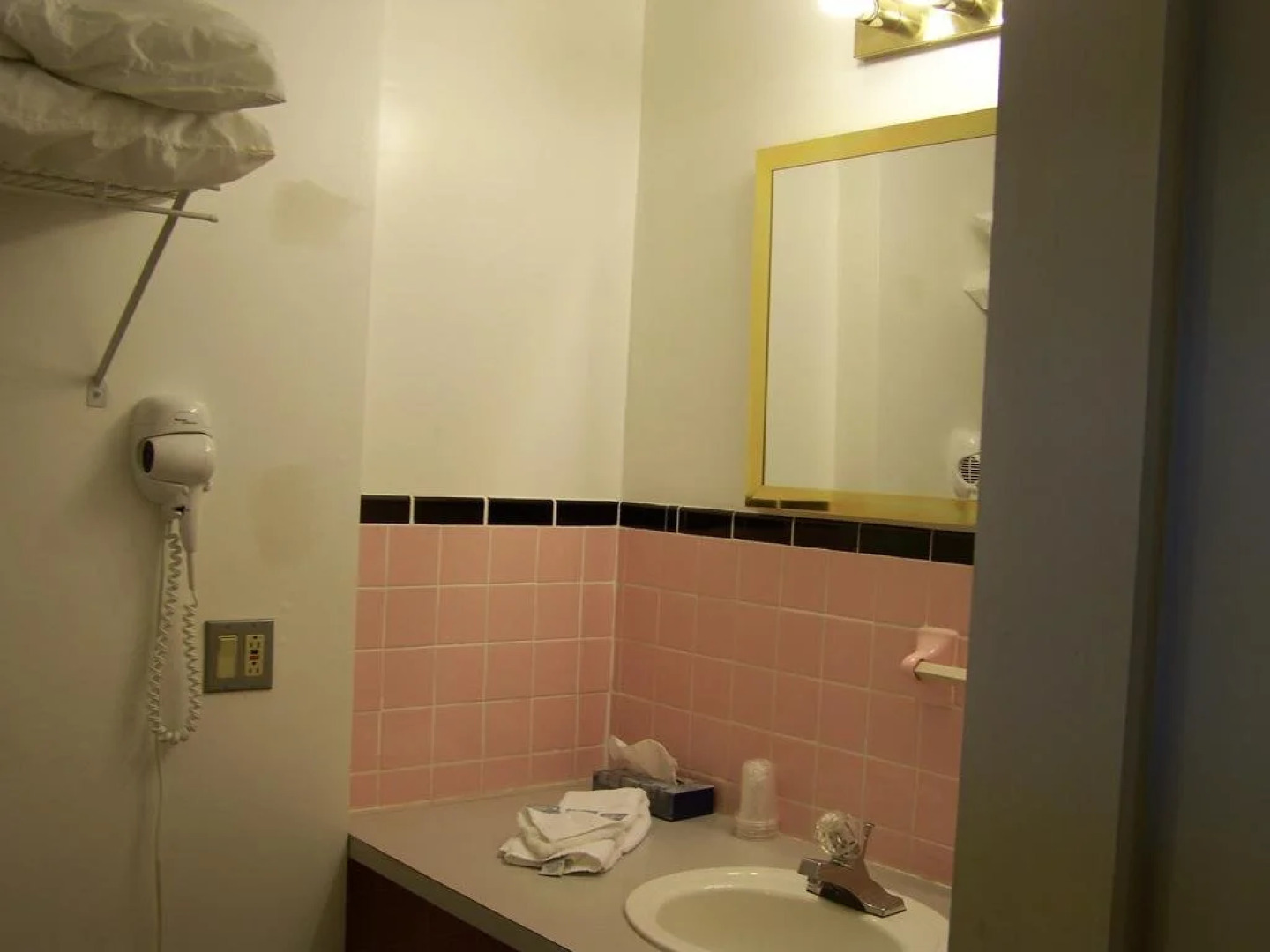 Golden Knight Inn and Suites