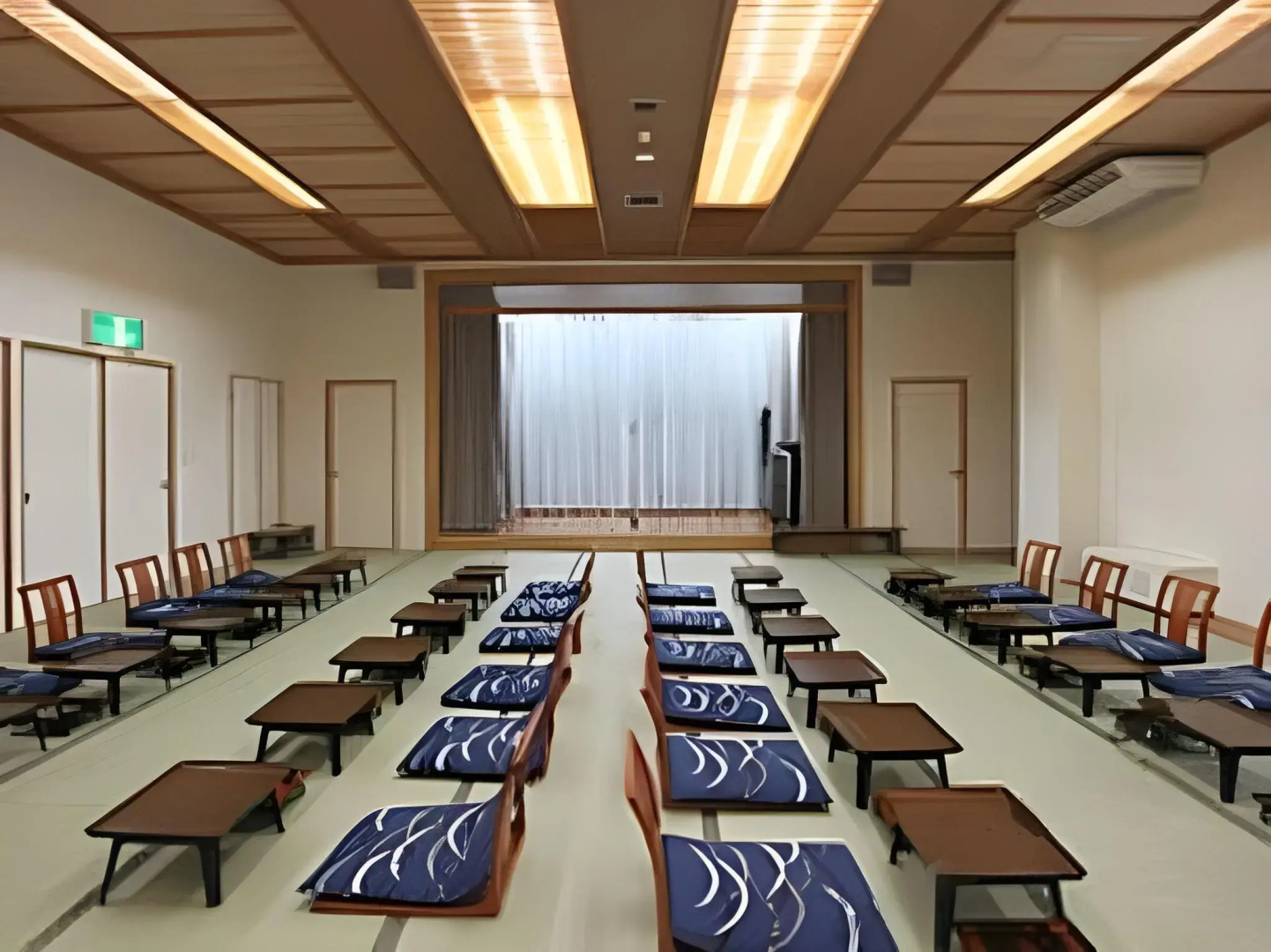 Yuyado Kuttari Onsen Lake Inn