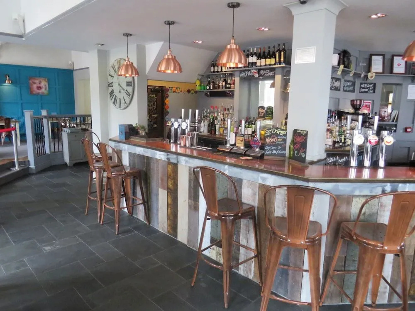 The Station Bar Grill and Rooms