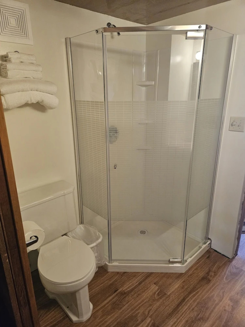 Lakeshore Motel Ice Lake