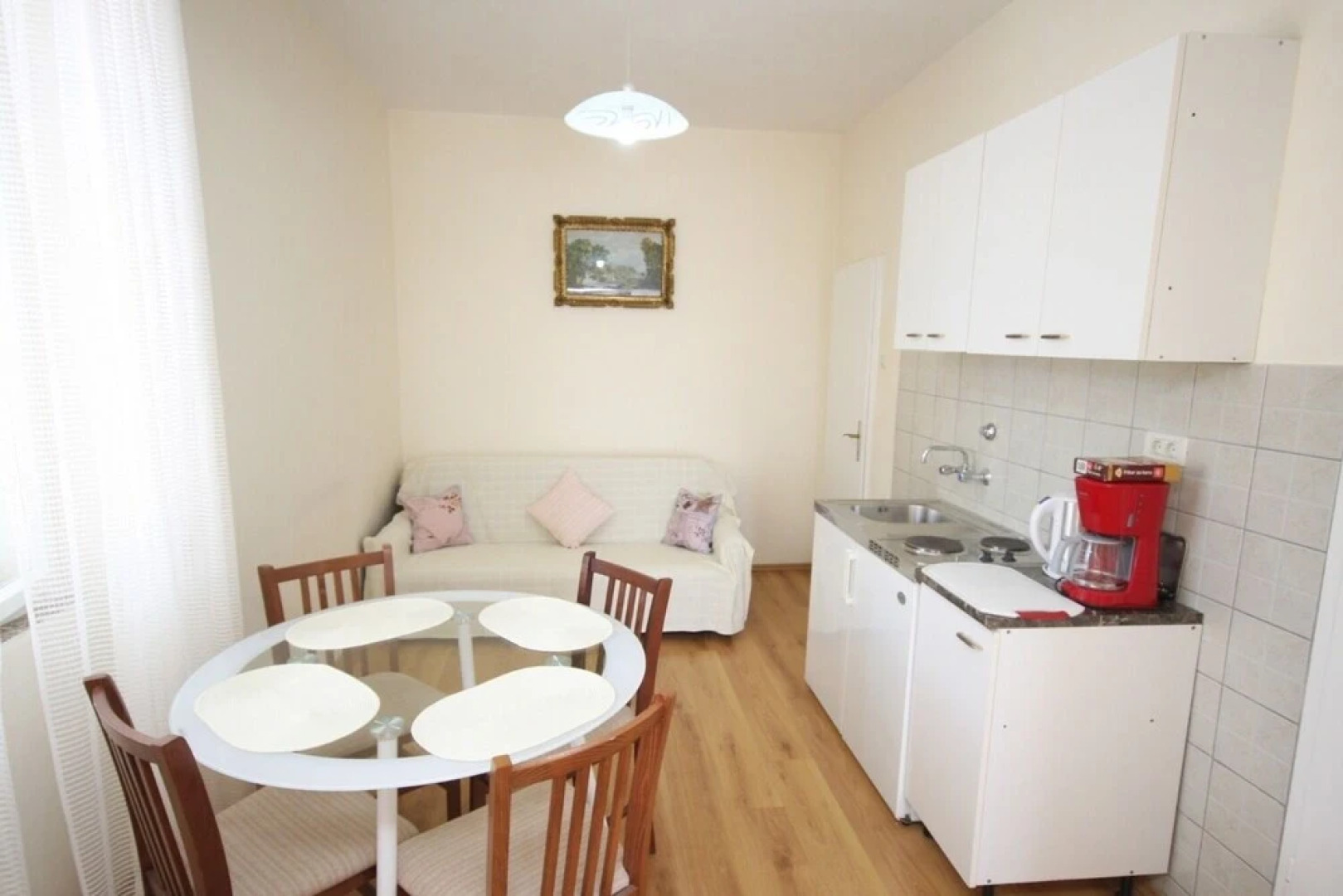 Nikola 1 - Free Parking - SA1