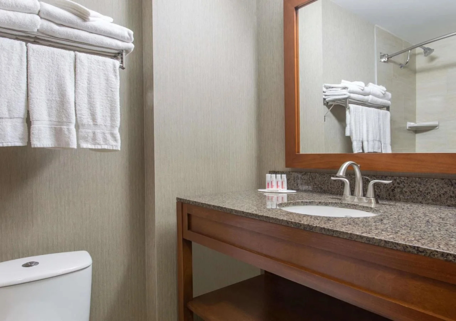 Canmore Inn & Suites