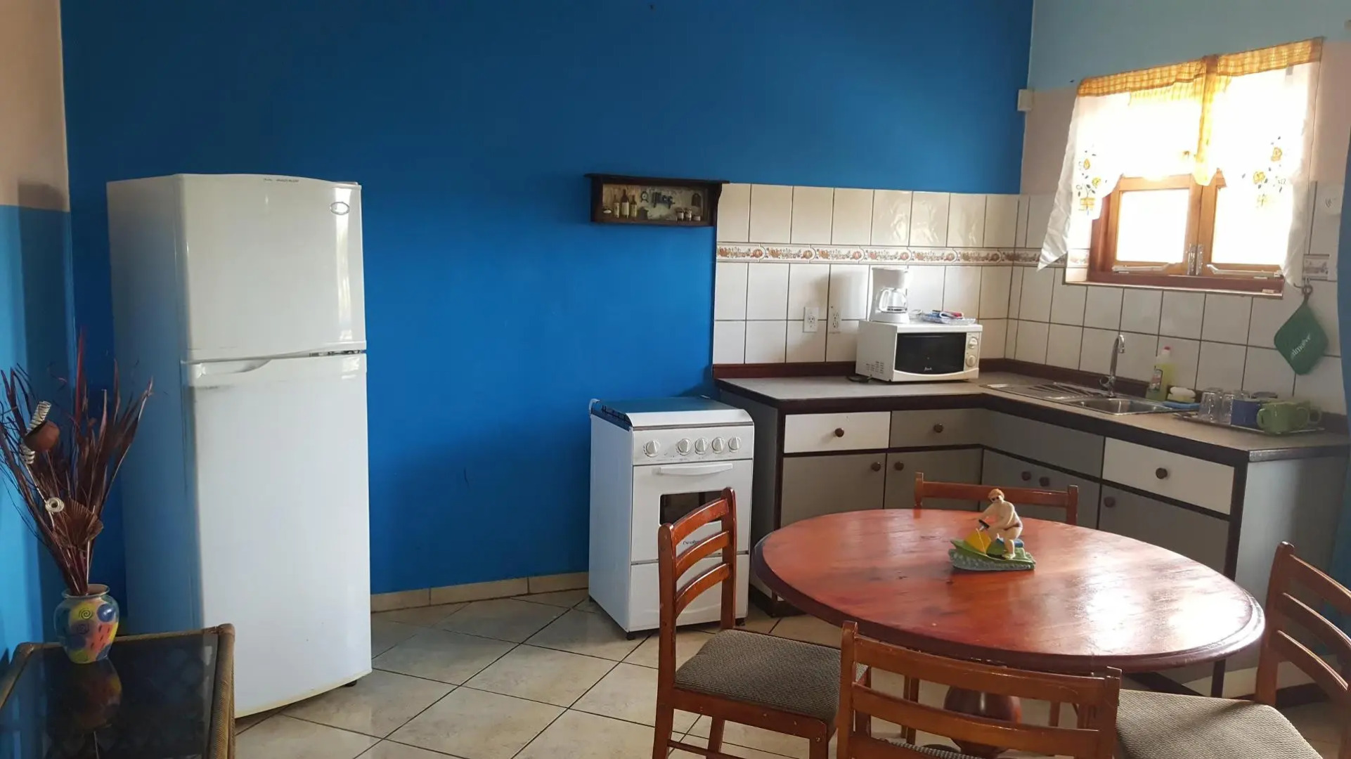 Sea Horizon Apartments (across from Mambo Beach)