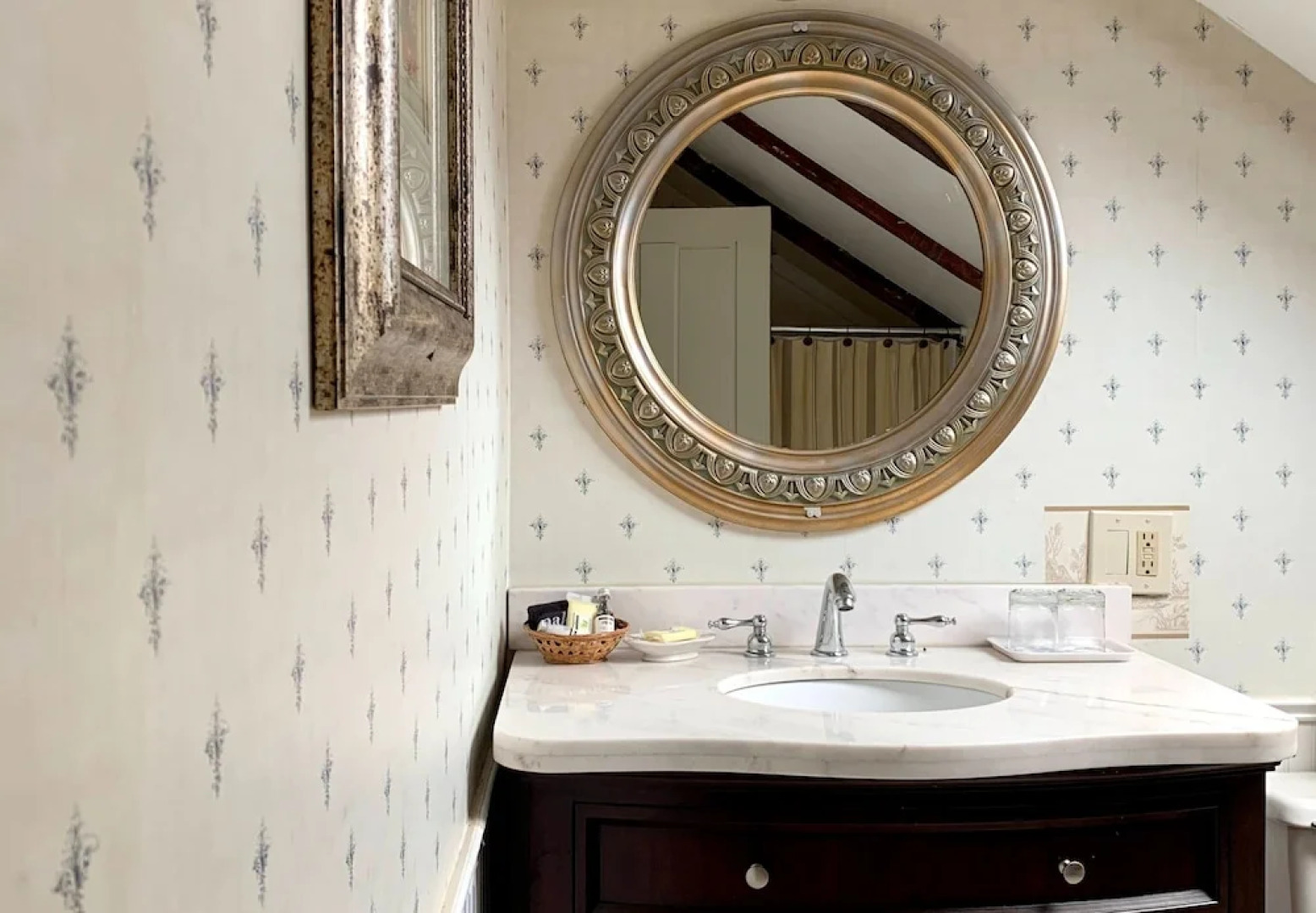 Youngtown Inn & Restaurant