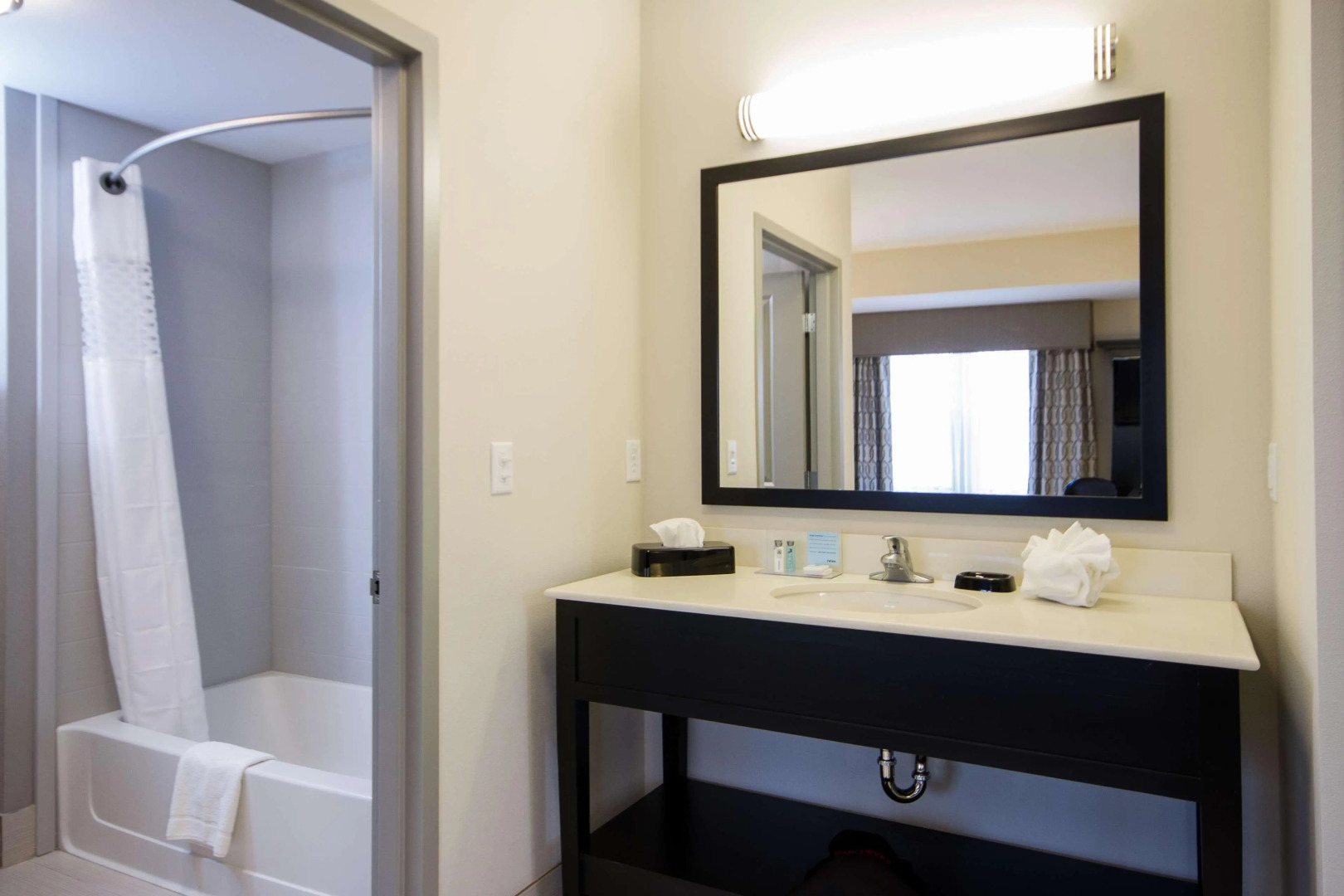 Hampton Inn & Suites Roanoke Airport