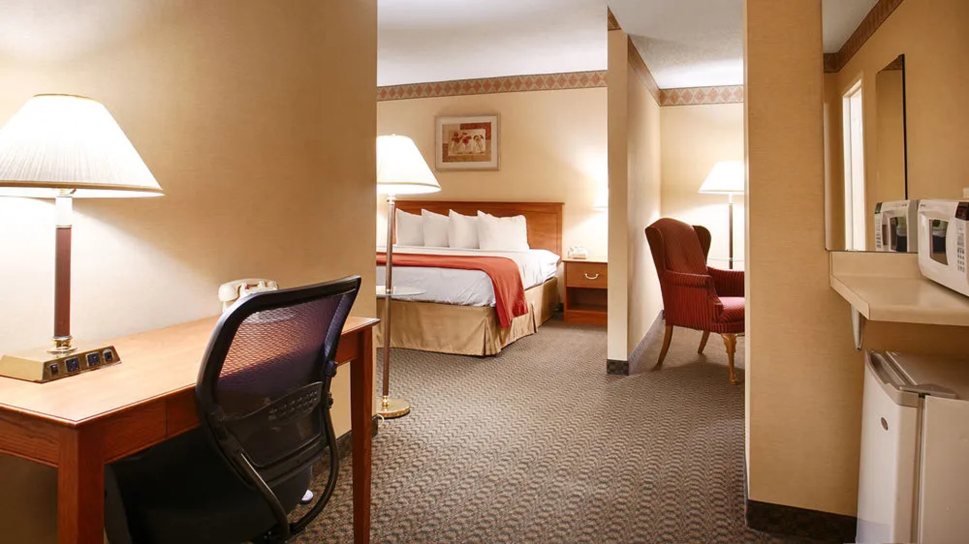 The Falls Inn & Suites / Bigwood Event Center