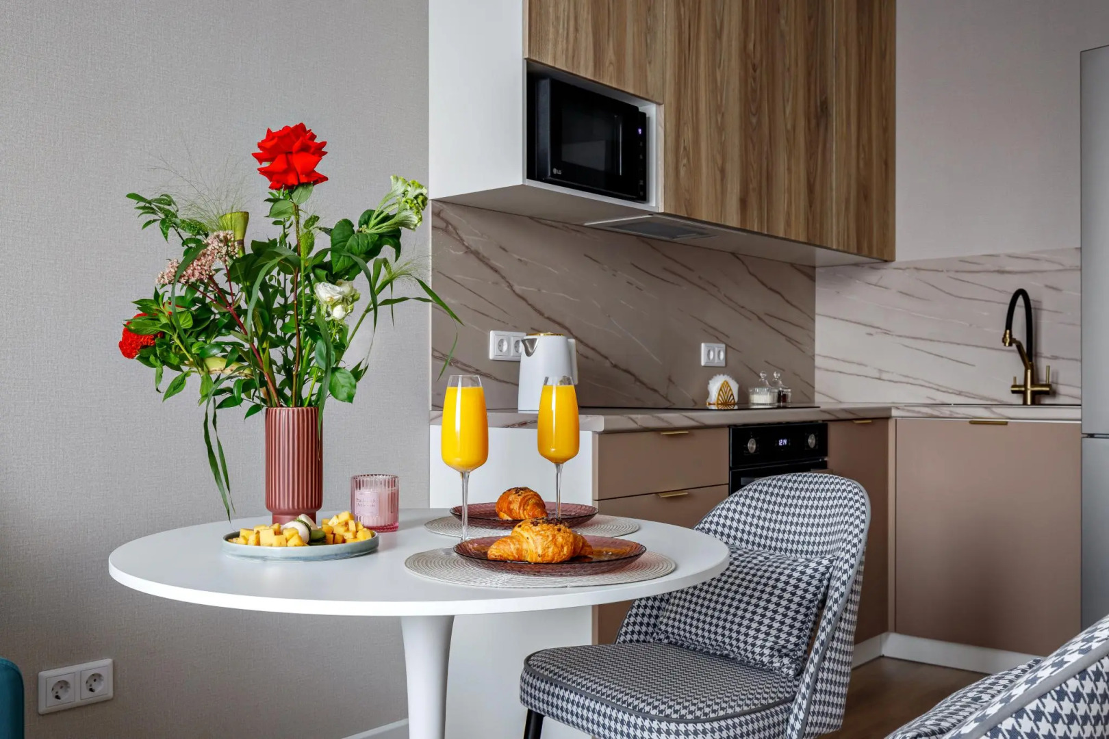 Сутки как дома на улице Героя Пешкова 14/4