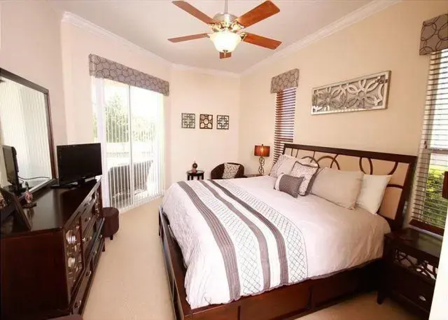 Gathering Drive House 7540