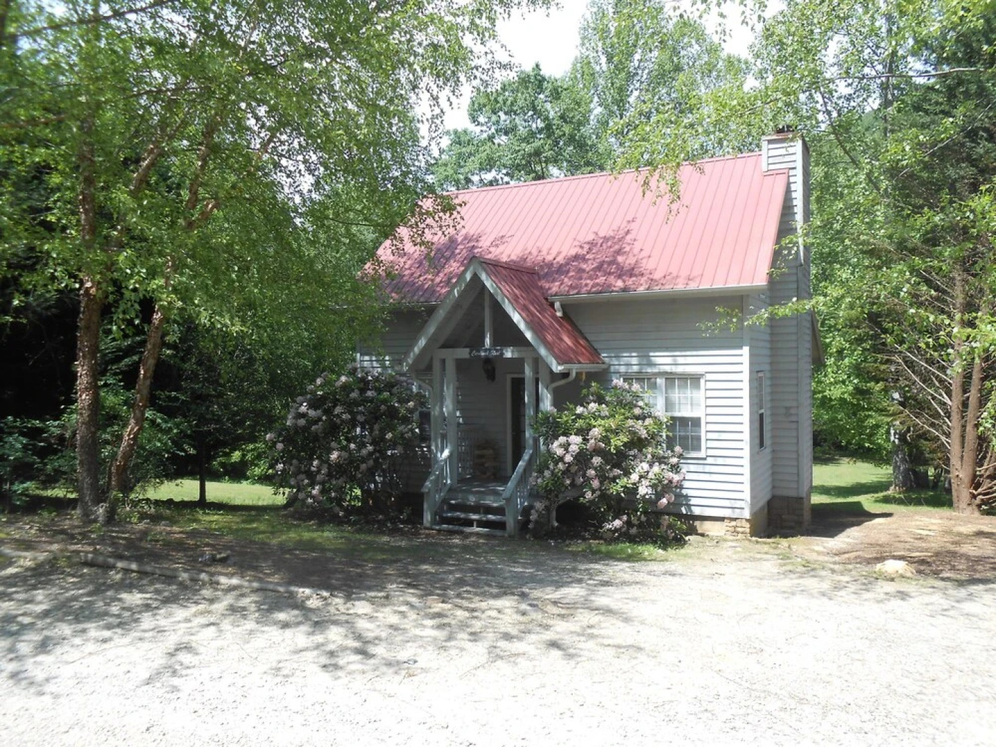 Cardinal Nest Cabin 80 2 Bedrooms 1.5 Bathroom Cabin
