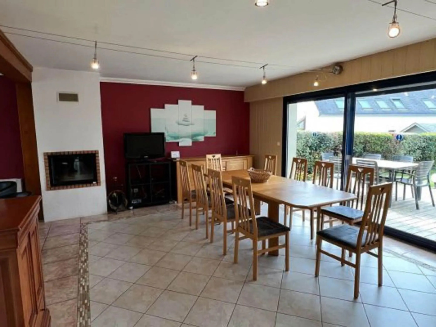 Attractive holiday home in Moëlan-sur-Mer with garden