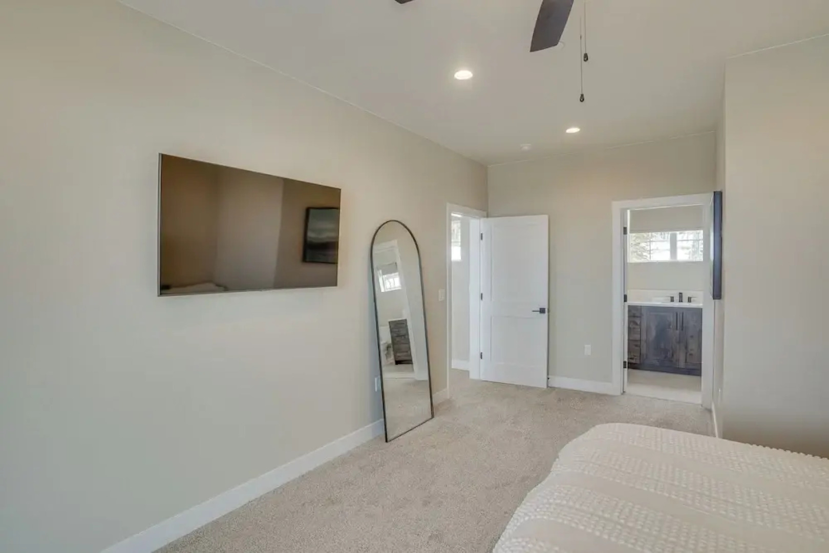 Spacious Utah Escape w/ Balcony & Mountain Views!