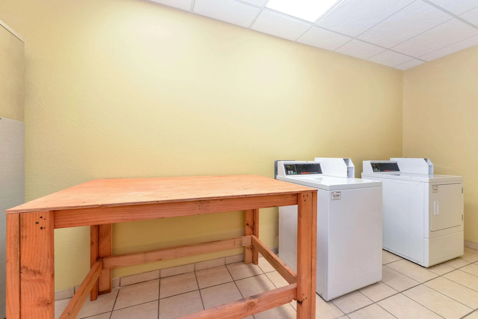 Express Inn & Suites