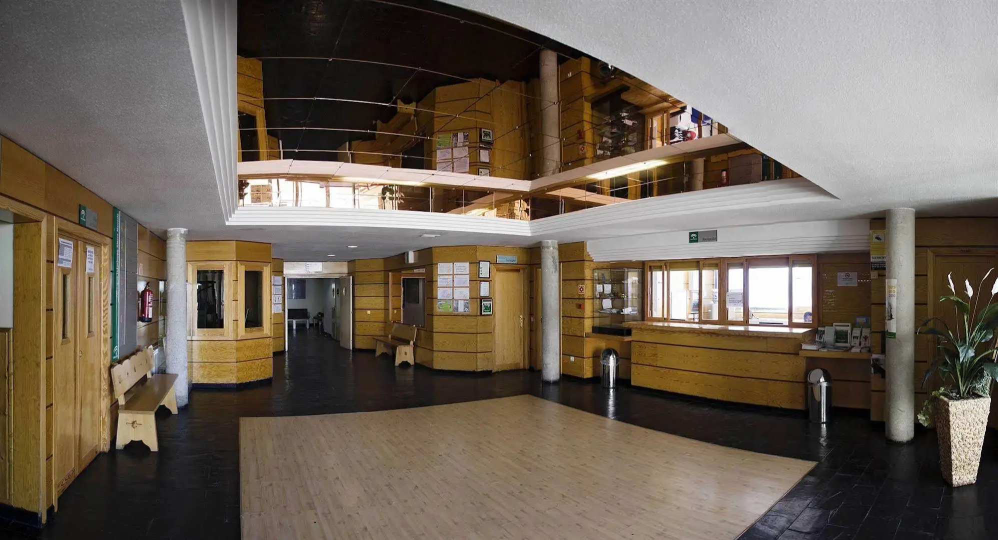 Albergue Inturjoven Sierra Nevada - Hostel