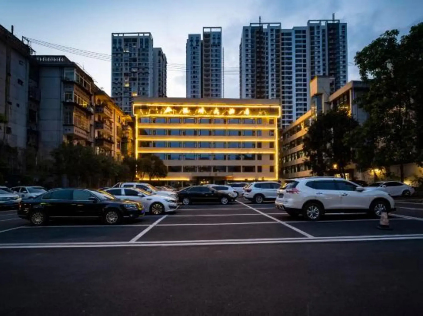 Xingwen Yinfeng Hotel