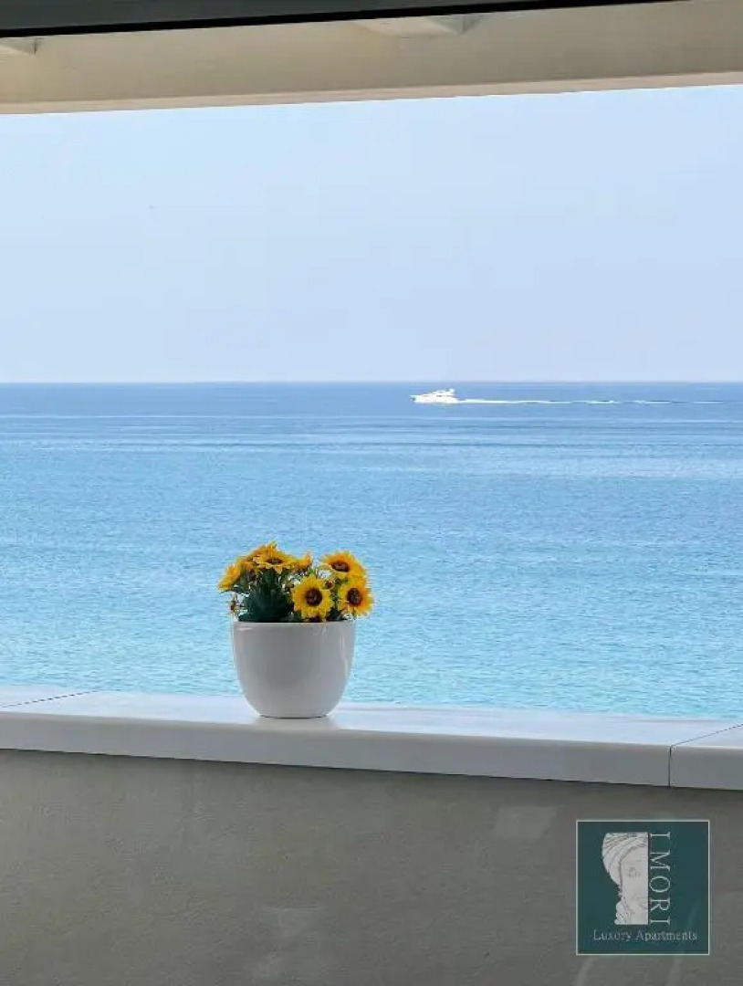 "I MORI LUXORY APARTMENTS" - Attico mansardato con incantevole vista mare