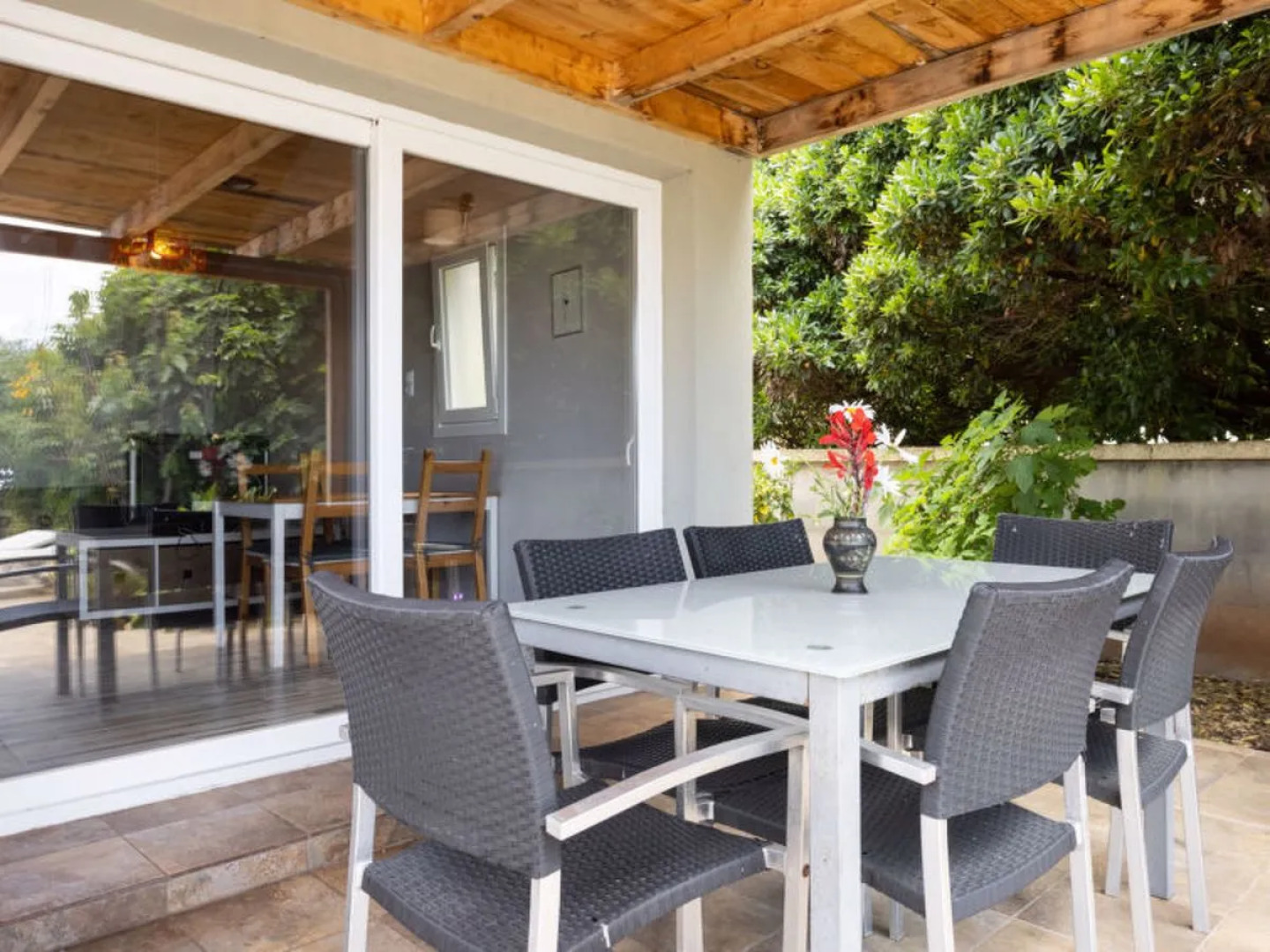 House Jorge El Rosario