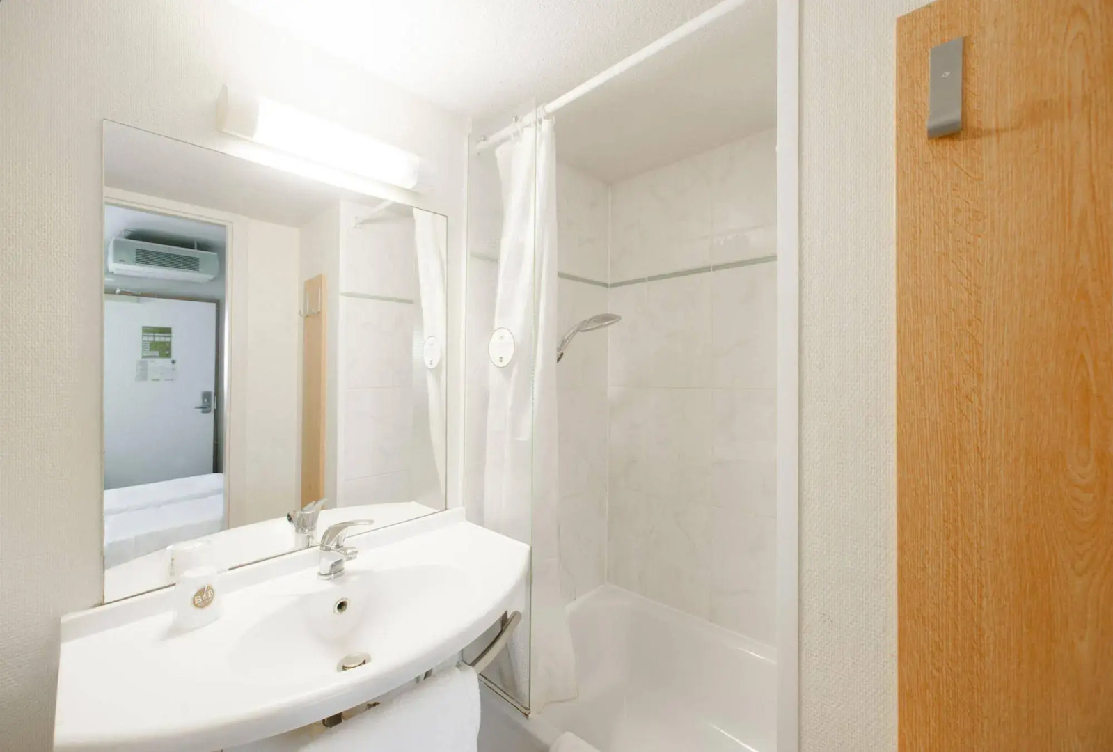 Kyriad Direct Poitiers - Gare du Futuroscope