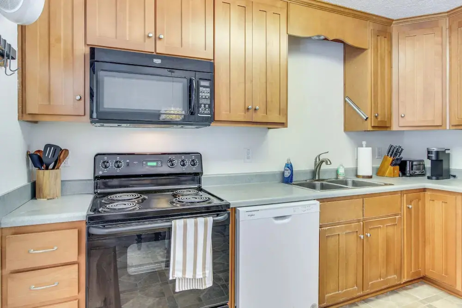 3 Mi to Hopelands Gardens: Family Aiken Home!