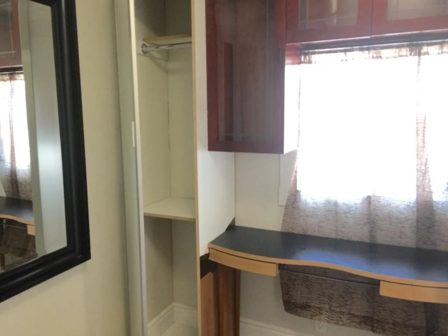 Hollywood Room Rental