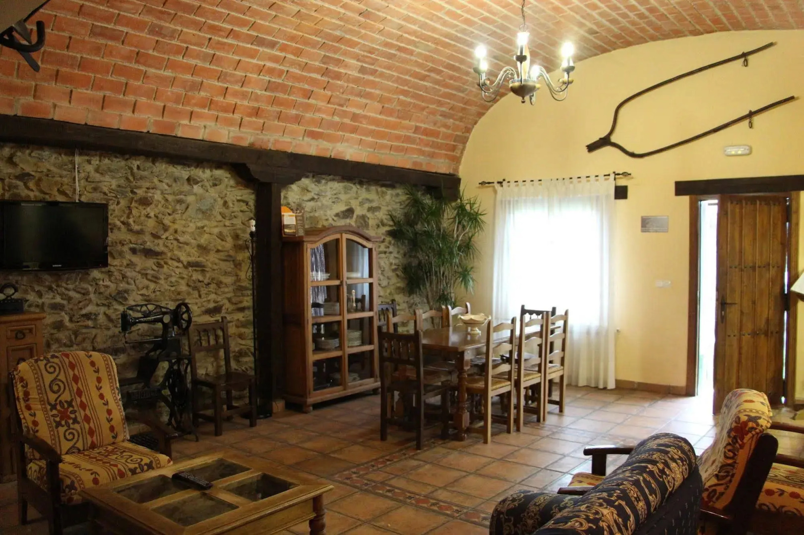 Apartamentos y Casas Victor