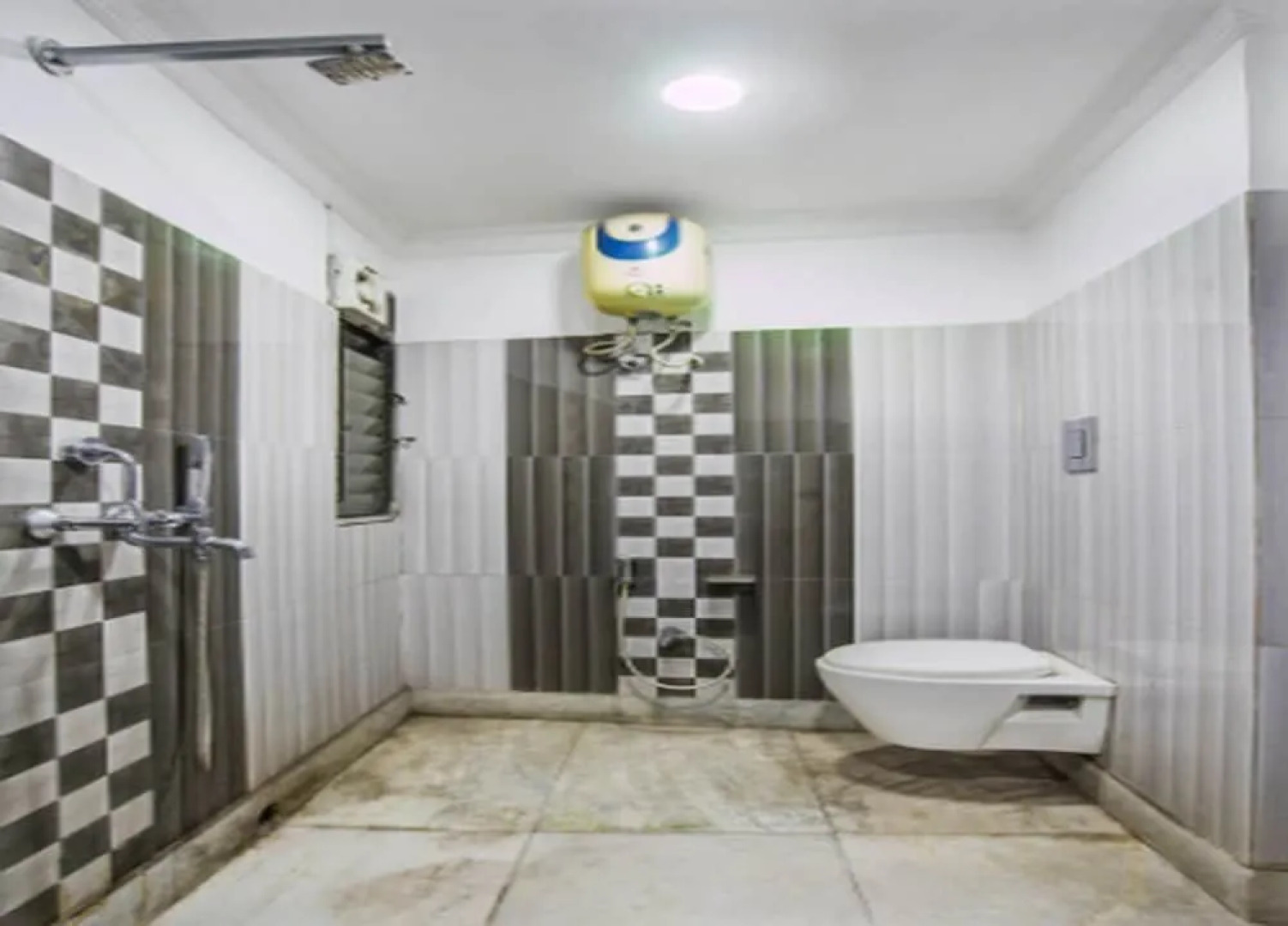 OYO 5968 The Silver International