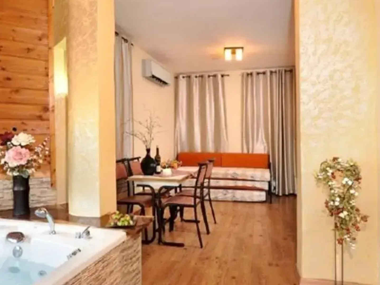 Mul Kinneret Livnim Suites