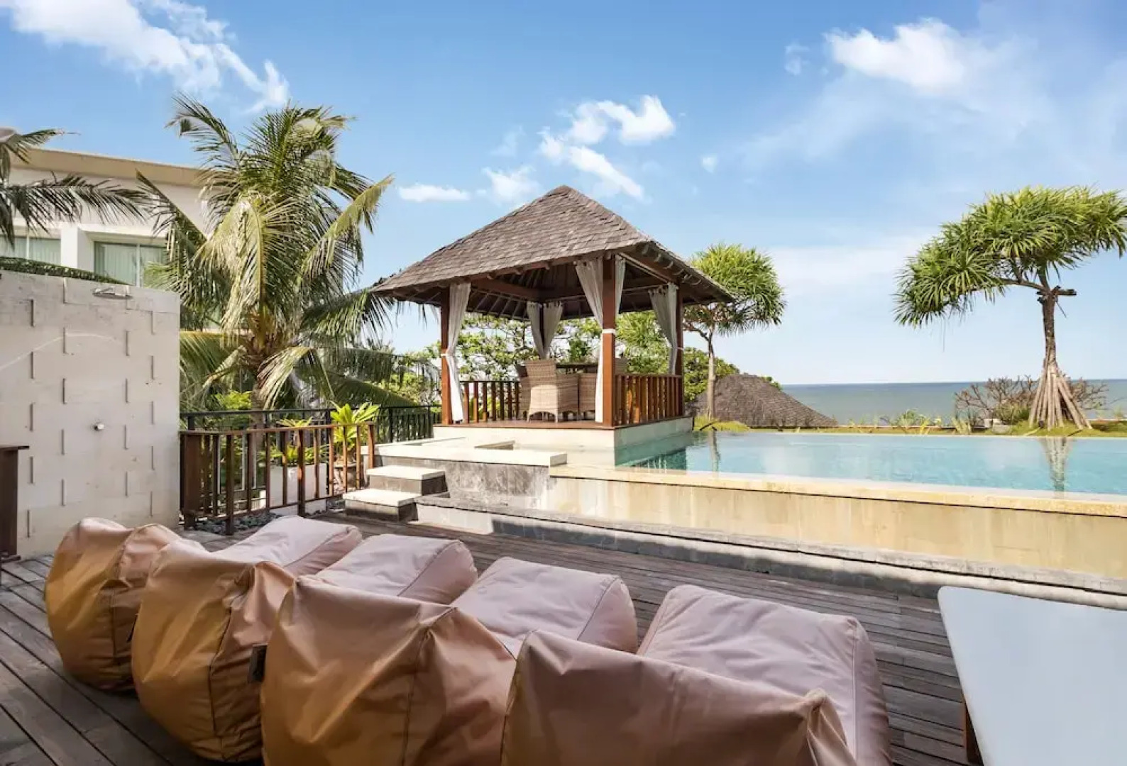 Wonderful Oceanfront 3 Br Villa in Seminyak