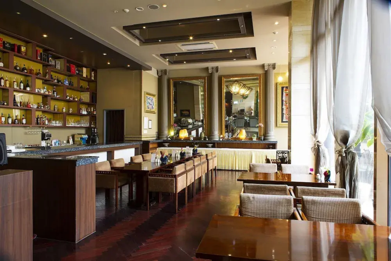 Ritz Plaza Hotel