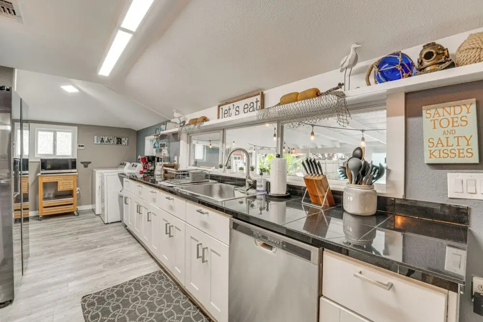 Family Home w/ Private Pool: 24 Mi to Disney!