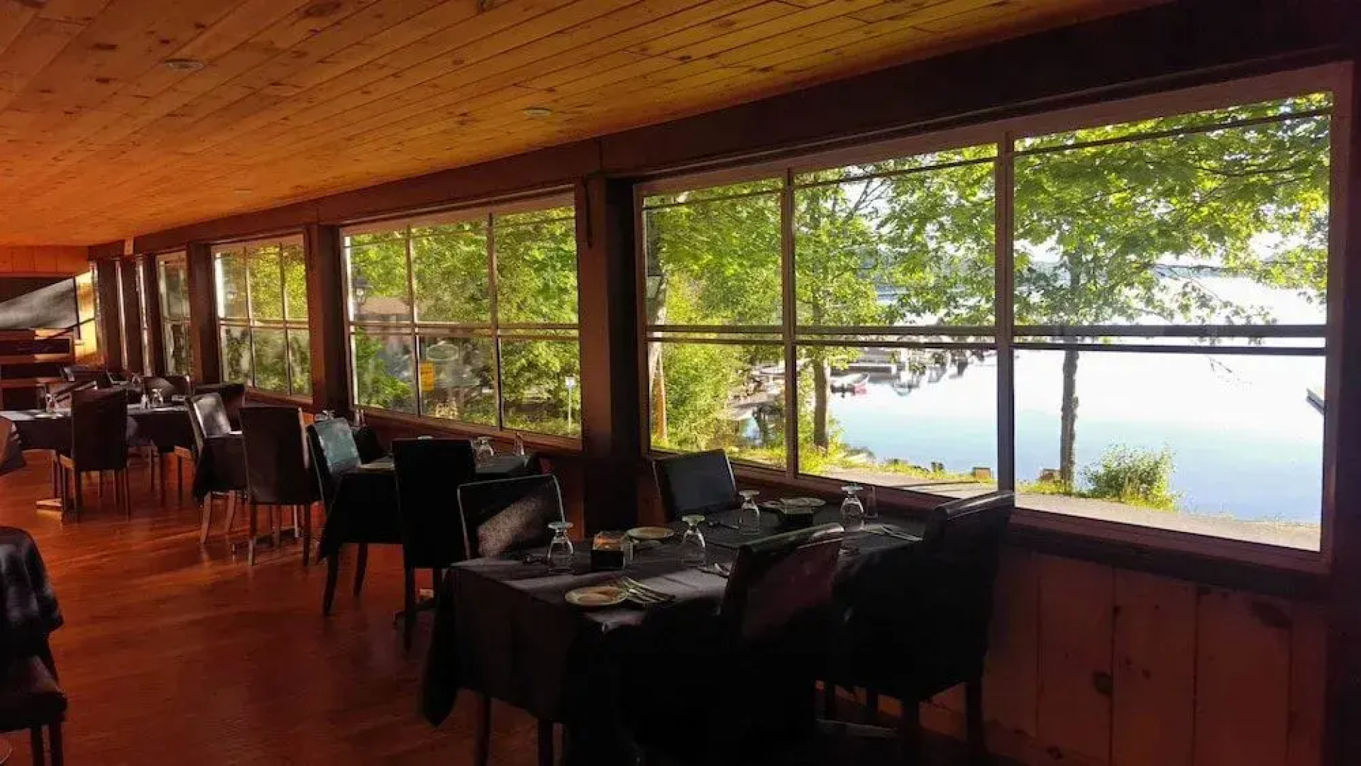 Oakview Lodge & Marina