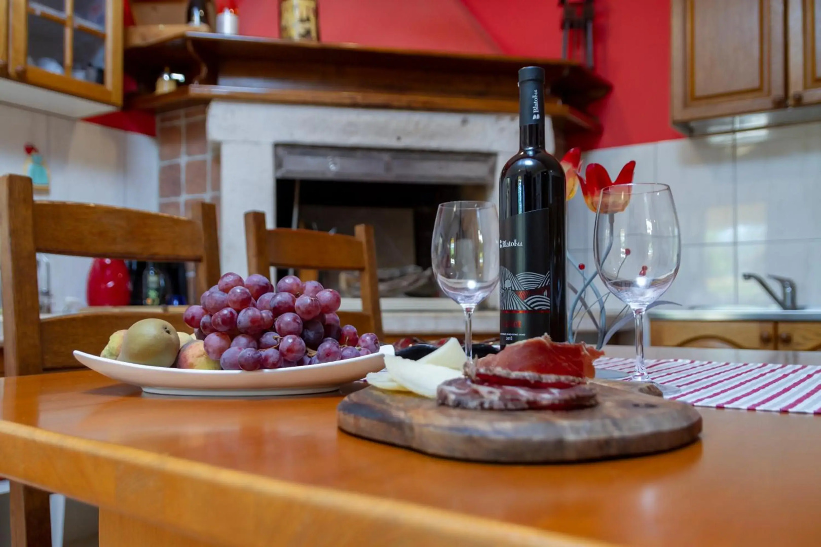 Apartment Red Romantic 2-1